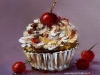 Olieverf cupcake met creme en kersen te koop